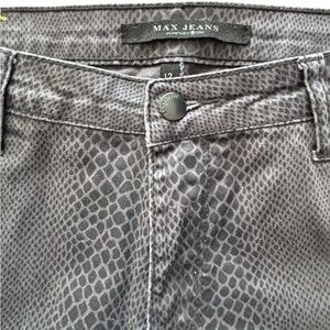 Max Jeans Women's Capri Snake Print Jeans Size 12